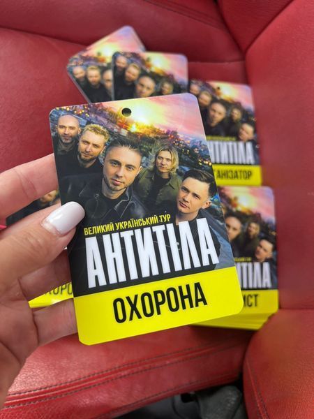 Бейджи пластикові для команди. Виготовлення бейджиків для персоналу на конференцію В102 фото